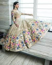 Tradition and Trend: The Perfect Blend in Bandhani Lehengas